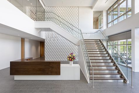 Office Staircase Design, Receptionist Desk Design, Office Staircase, Staircase Glass Design, Silicon Valley Office, Office Stairs, Hotel Staircase, Office Lobby Design, Commercial Stairs