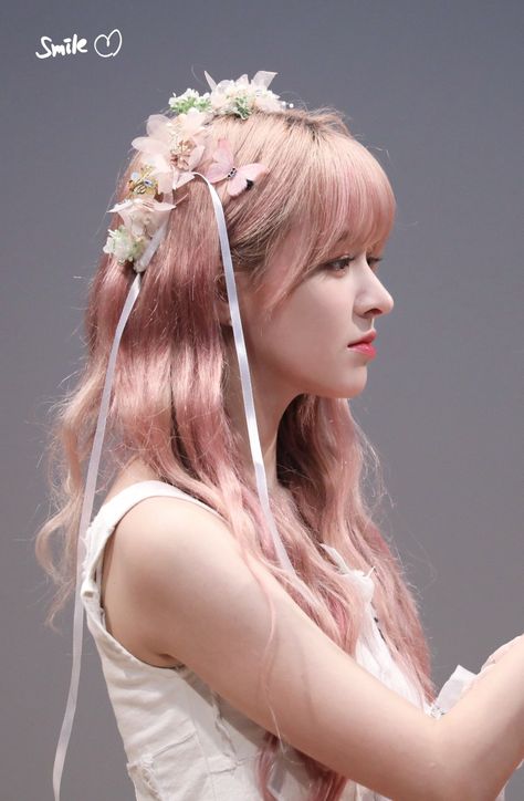 nmixx lily jin park morrow side profile fansite pink purple hair a midsummer nmixx's dream party o'clock roller coaster era 2023 cr: 5hwonyyyyy Lily Morrow, Pink Purple Hair, Lily Nmixx, Nmixx Lily, Long Hair Tutorial, Dream Party, Side Profile, Color Pencil Art, Hair A