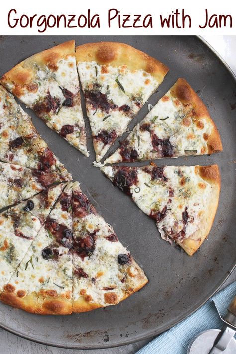 This easy Gorgonzola Pizza with Jam is a flavor-packed gourmet-style pizza!  It’s topped with delicious gorgonzola and mozzarella cheeses, and finished with a jam drizzle. #pizza #gorgonzola #vegetarian #recipe via @champagneta0249 Pizza With Honey, Gorgonzola Pizza, Fig Pizza, Drizzle Recipe, Vegetarian Pizza Recipe, Cheese Crust Pizza, Vegetarian Pizza, Fruit Jam, Honey Recipes