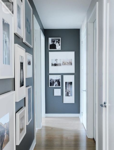 White wall and picture frames in hallway decorating ideas 31 Small Hallway Decorating, Hallway Paint Colors, Hallway Gallery Wall, Hallway Paint, Interior Wall Colors, Hallway Walls, Hallway Colours, Small Hallway Ideas, Corridor Design