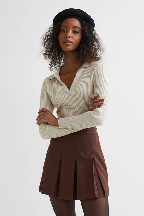 Brown Pleated Skirt Outfit, Pleated Skirt Outfit Short, Brown Skirt Outfit, Brown Pleated Skirt, Rok Outfit, Stage Clothes, Pleated Skirt Outfit, Twill Skirt, Pleated Skirt Short