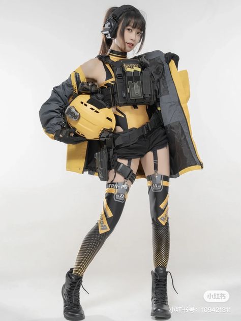 Mecha Inspired Outfit, Futuristic Fashion Photography, Scifi Clothes, Female Techwear, Sci Fi Outfits, Sci Fi Outfit, Y2k Cyberpunk, Cyberpunk Streetwear, Cyberpunk Outfit