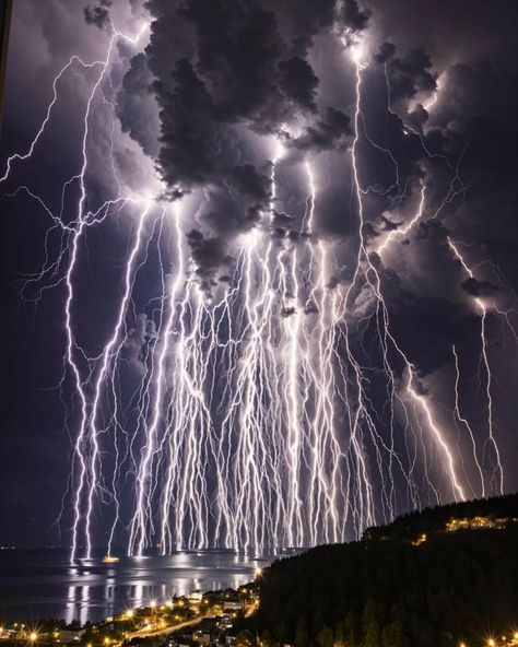 Weather Powers Aesthetic, Storm Core, Aesthetic Lightning, Lightning Sky, Moody Weather, Aesthetic Eclectic, Lightning Art, Lightning Photos, Lightning Photography