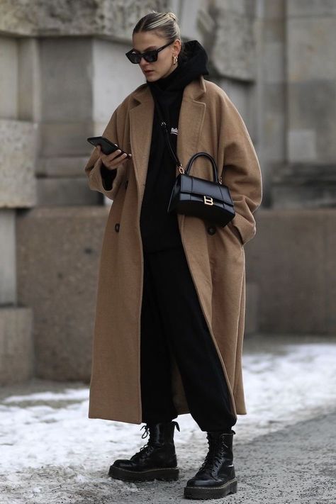 Winter Cool Outfits, Down Coat Outfit, Winter Clothing Styles, Winter Outfit Street Style, Winter Fashion 2022, Minimalistic Fashion, Winter Ootd, Trench Coat Outfit, Winter Fashion Outfits Casual