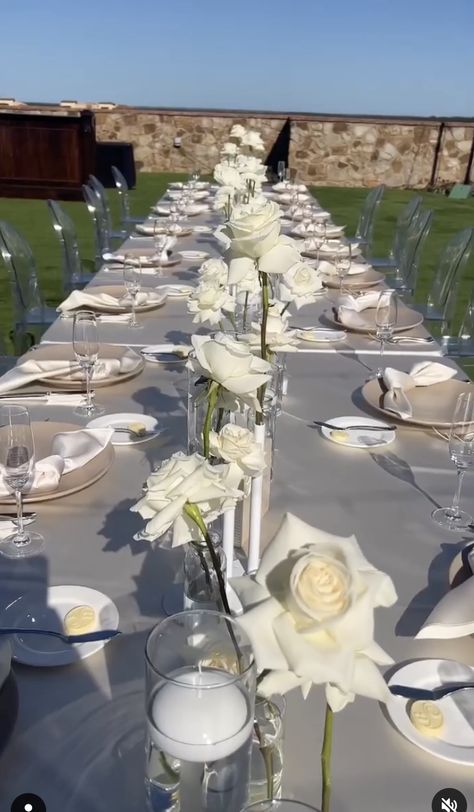 Simple White Table Decor, Neutral Minimalist Wedding Table, White Theme Engagement Party, All White Wedding Place Setting, All White Engagement Party, Minimal Neutral Wedding Table, Babys Breath Wedding Tables, Liopetro Wedding, Baby’s Breath Wedding Table Setting