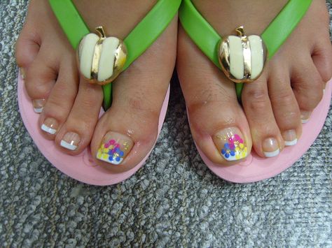 Toe nail art Toenail Polish Designs, Pretty Fingernails, French Toe Nails, French Pedicure Designs, Black Toe Nails, Toenail Art, Nails Toes, French Pedicure, Pedicure Nail Designs