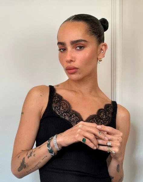 Zoe Kravitz Instagram, Zoe Kravitz Tattoos, Dream Friendship, Zoey Kravitz, Zoe Kravitz Style, Zoe Isabella Kravitz, Jessica Mccormack, Zoë Kravitz, Sleek Bun