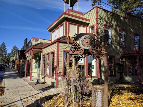 Sisters Oregon, Classic Restaurant, Oregon Travel, Elm Street, Twin Sisters, Historic Homes, Historic Buildings, Early 1900s, Weekend Getaway