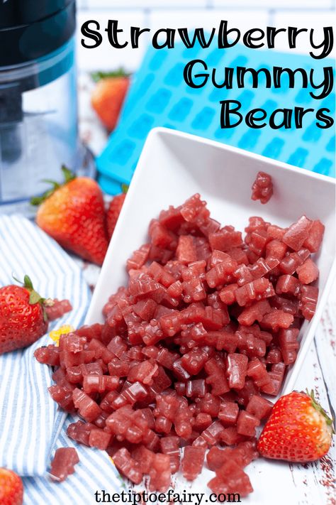 Gelatin Gummy Bears, Healthy Sour Gummies Recipe, Fruit Puree Gummies, Strawberry Gummy Bears, Diy Healthy Gummy Bears, Make Your Own Gummies, Fresh Fruit Gummies, How To Make Your Own Gummies, Homemade Gummy Bears Healthy