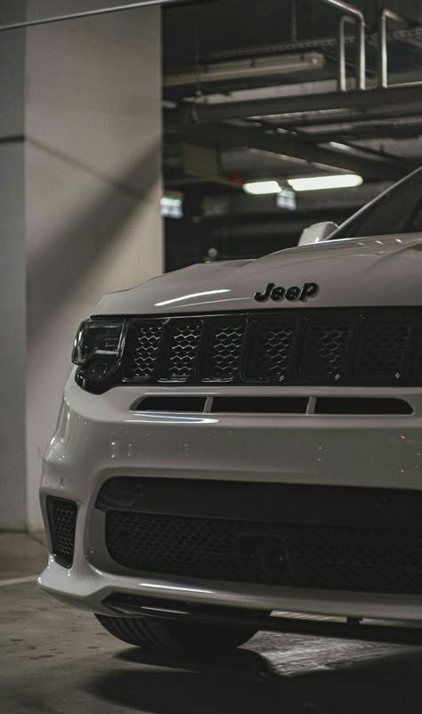 Jeep Srt Wallpaper, White Jeep Grand Cherokee, Compass Wallpaper, Srt Jeep, Jeep Srt8, Jeep Wallpaper, Jeep Grand Cherokee Srt, Dropped Trucks, Dodge Vehicles