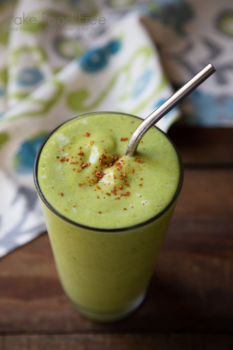 Tropical Honeydew Melon Smoothie Recipe with Tajin (chile lime salt) | FakeFoodFree.com Honeydew Recipe, Easy Shake Recipes, Honeydew Melon Smoothie, Quinoa Smoothie, Honeydew Smoothie, Green Smoothie Recipes Healthy, Fruitarian Diet, Melon Smoothie, Bubble Tea Flavors