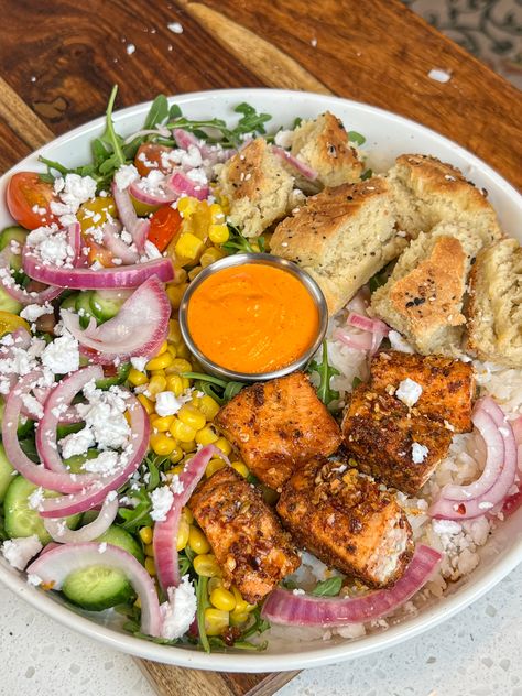 Cava Harissa Avocado Bowls Copycat Cava, Cava Bowl, Harissa Dressing, Breakfast Crumble, Harissa Salmon, Harissa Recipe, Greek Lemon Potatoes, Oatmeal Crisp, Avocado Rice