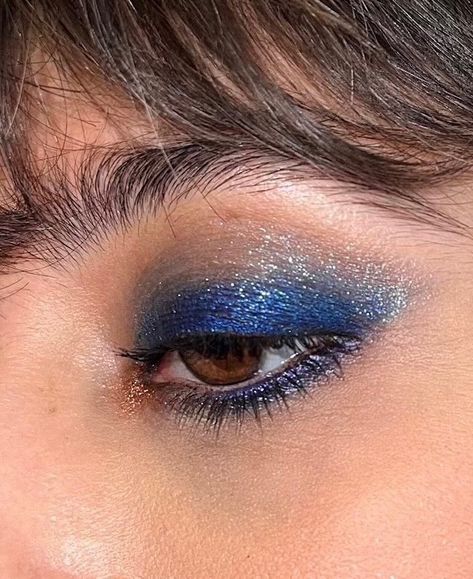 Violette’s Instagram profile post: “If you’ve been following me for a while, you know I love blue eyeshadow. That’s why I created blues for my own brand and of course for…” French Girl Makeup, Metallic Eye Makeup, Metallic Eyes, Metallic Eyeshadow, Violet Eyes, Gift Makeup, French Girl Style, Blue Eyeshadow, Blue Makeup