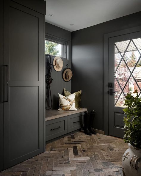 Hue Design Group auf Instagram: „The stunning ‘Moody Mudroom’ from our Millarville project! This space has dark tones, with a concrete top bench and stone placed in a…“ Moody Mud Room, Dark Mudroom, Moody Mudroom, Screened Porch Designs, Dark Grey Walls, Mudroom Design, Porch Design, Oak Cabinets, Mud Room