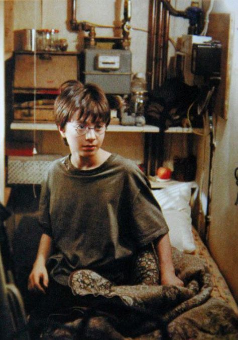 Harry Potter in the Cupboard Under the Stairs ~ Harry Potter and the Sorcerers Stone Ronald Weasley, Buku Harry Potter, Under The Stairs, Images Harry Potter, Fotografi Vintage, Harry James, Harry James Potter, Harry Potter Pictures, Albus Dumbledore