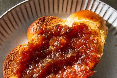 Once you have shallot jam around, the world is yours, as far as your eyes can see Shallot Jam Recipe, Shallot Jam, Savory Jam, Chopped Liver, Sauteed Peppers, Curtis Stone, Onion Jam, Gf Bread, Salad Sauce