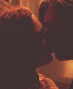 Romantic Kiss Gif, Romeo Ve Juliet, Leo And Kate, Filmy Vintage, Kiss Gif, Jack Rose, Young Leonardo Dicaprio, Titanic Movie, Romantic Kiss