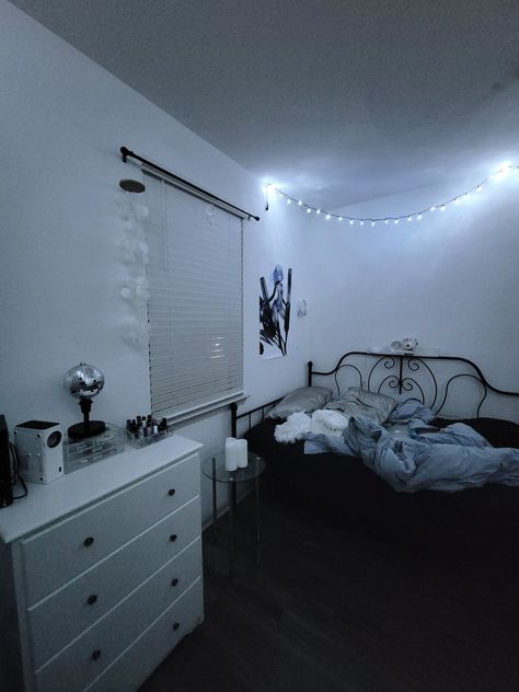 White And Black Bedroom Aesthetic, Cybercore Room Decor, Cybercore Bedroom, Chill Room Aesthetic, Cybercore Room, Black Bedroom Aesthetic, Vibey Room, Night Mode, Bedroom Setup