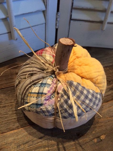 Fall Quilt, Fall Ornaments, Fall Quilts, Quilt Projects, Cottage Ideas, Grand Junction, Fall Halloween Crafts, Vintage Quilt, Fabulous Fall