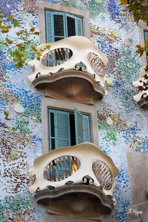 Antoni Gaudi Casa Batllo, Barcelona Architecture Gaudi, Barcelona Casa Batllo, Antoni Gaudi Mosaic, Antonio Gaudi Architecture, Barcelona Moodboard, Barcelona Balcony, Gaudi Casa Batllo, Antoni Gaudi Architecture