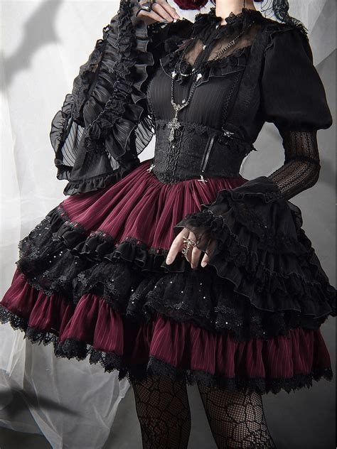 Vampire Dress, Vampire Clothes, Out Of Service, Old Fashion Dresses, Black And Purple, Gothic Outfits, Goth Outfits, Alternative Outfits, Really Cute Outfits