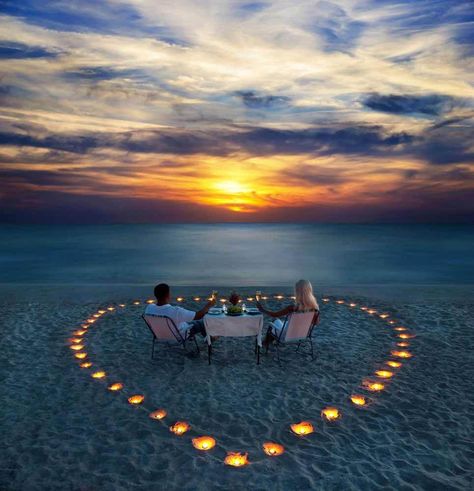 Top 10 Hawaii Beach Proposal Ideas & Locations | Hawaii Travel with Kids Very Small Wedding, Photos Bff, Beach Proposal, Beach Dinner, Photo Summer, Perfect Proposal, Romantic Beach, Romantic Destinations, Romantic Places