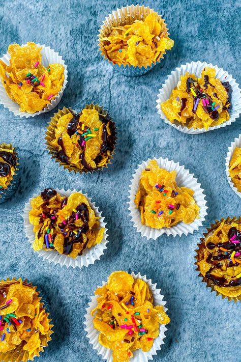 These Honey Cornflake Cups (Honey Joys) are a classic bite-sized dessert, especially for festive occasions! It’s easy to prepare with only 4 ingredients required, and a fun activity for the whole family! They're also simple snacks to make for kids party treats or summer pool parties. Simple Snacks To Make, Honey Cornflakes, Honey Joys, Kids Party Treats, Simple Snacks, Small Cupcakes, Cold Cereal, Cupcake In A Cup, Snacks To Make