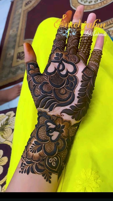 Heart Mhendi Design, Mehndi Competition Design, Dubai Mehendi Design Simple, Doha Mehndi Design, Front Mehndi Designs Simple, Front Hand Bridal Mehndi Designs, Pakistani Mehndi Designs Unique Beautiful, Mehndi Arabic Design, Mahandi Design Hands