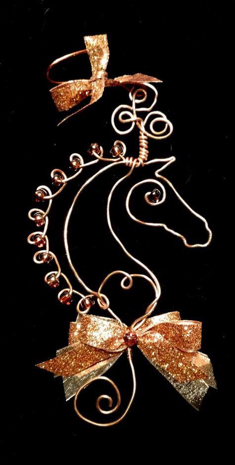 Beaded Wire Horse ornament by Equistique Wire Horse Head, Wire Horse, Barbed Wire Art, Horse Hair Jewelry, Wire Wrapped Jewelry Diy, Bijoux Fil Aluminium, Horse Crafts, Wire Jewelry Tutorial, Horse Ornaments