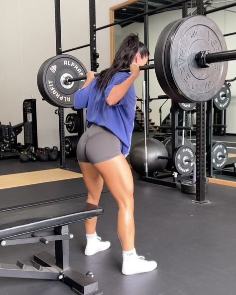 Rachel Dillon on Instagram: “GLUTESSSSS🔥 She was spicyyyyy and only 30-45mins! 🥵🥵🥵 1. 8x Barbell Box Squats (80kg) 2. 15x Banded Plate Good Mornings (15kg) 3. 8x…” Rachel Dillon, Box Squats, Barbell Squat, Specific Goals, Workout Aesthetic, Fitness Diet, Body Goals, Gym, On Instagram