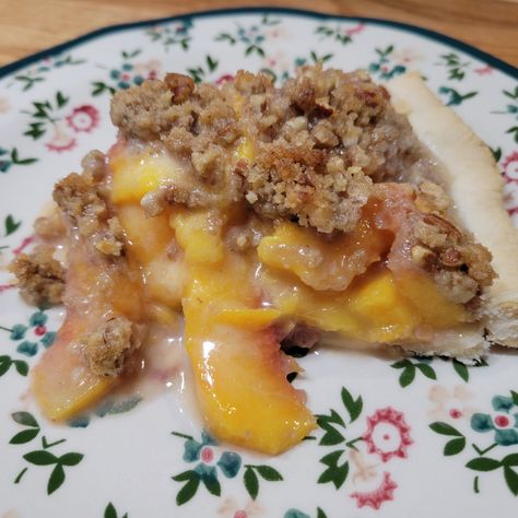 Almond Pie Recipe, Praline Pie, Crumble Tart, Almond Pie, Fresh Fruit Tart, Peach Pie Recipes, Fruit Tart Recipe, Peach Crumble, Almond Crusted