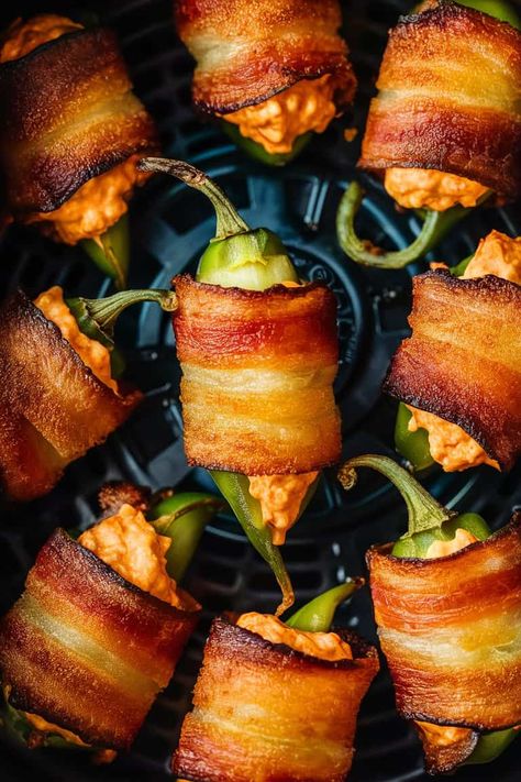 Easy Air Fryer Jalapeño Poppers Jalapeno Poppers Bacon Wrapped, Air Fryer Jalapeno Poppers, Air Fryer Jalapeno, Jalapeno Poppers Recipe, Air Fryer Recipes Appetizers, Jalapeno Popper Recipes, Unique Snacks, Crispy Chips, Poppers Recipe