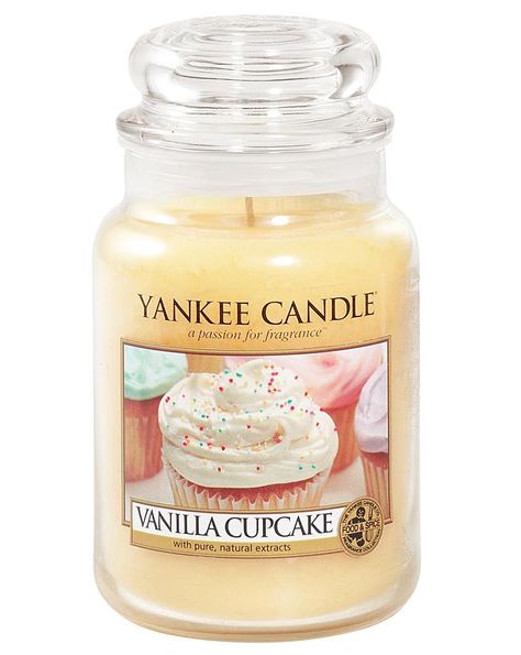 Bougie Cupcake, Cupcake Jar, Candles Vanilla, Yankee Candle Vanilla, Cupcake In A Jar, Yankee Candle Scents, Candle Obsession, Cupcake Candle, Candle Vanilla