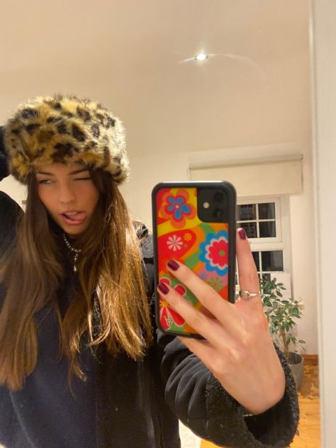 Cold Hat Outfit, Animal Print Hat Outfit, Fuzzy Hat Aesthetic, Fluffy Hat Winter, Fluffy Hats Outfit, Fur Hat Outfit Aesthetic, Fluffy Headbands Outfits, Fur Hat Outfit Y2k, Fur Headband Outfit