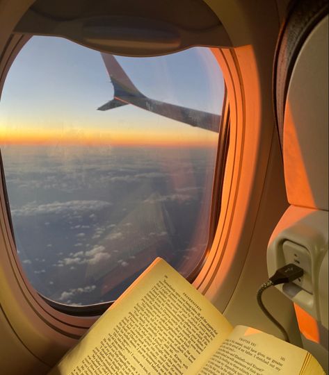 #beauty #sunset #airplane #aesthetic #hawaii #portland #flight Hawaii Flight, Sunset Airplane, Airplane Aesthetic, Student Exchange, Aesthetic Hawaii, Vision 2024, Exchange Student, Travel Aesthetic, Airplane View