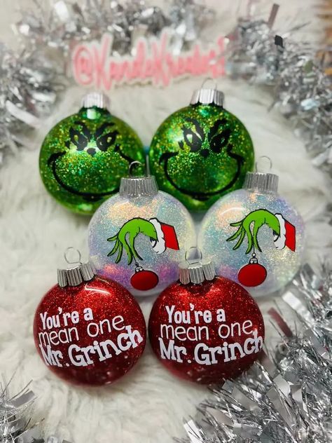 Grinch Ornaments Diy, Grinch Christmas Ornaments, Vinyl Christmas Ornaments, Grinch Crafts, Clear Christmas Ornaments, Grinch Decorations, Grinch Christmas Party, Whoville Christmas, Cricut Christmas Ideas