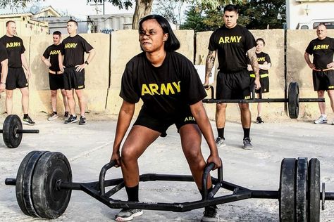 Women In Combat, Fitness Test, Army Photo, Military Aesthetic, Army Training, Army Reserve, 101st Airborne, 101st Airborne Division, Master Sergeant