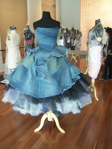 Recycled Denim Gown  wow its a dress and i love it  (more than grilled cheese but less than god) Vestiti In Jeans, Denim Projects, Denim Ideas, Recycled Jeans, Recycle Jeans, Upcycle Jeans, Denim Crafts, Denim Diy, Recycled Fashion