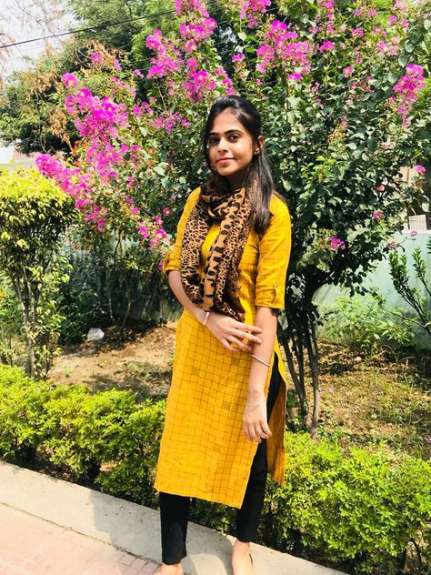 This is a basic yellow kurti and black cigarette pants which is really simple yet pretty. This look can be worn to college or office. I tied a scarf around my neck just to give it more charm. Kurti Combination, Black Kurti, Yellow Kurti, Black Dupatta, Long Frock, Kurti Designs Latest, Long Frocks, Scarf Tying, Yellow And Black