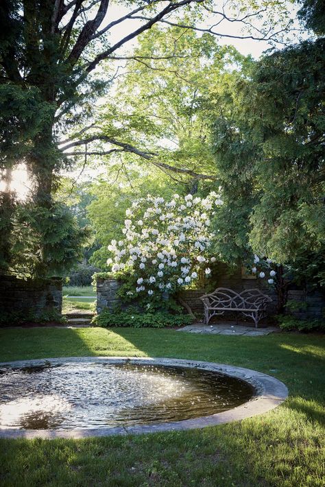 A Sprawling Connecticut Estate Embraces the Wild - The New York Times Anouska Hempel Garden, Anouska Hempel, Dan Pearson, British Landscape, Garden Estate, Landscape Designer, Style Magazine, Green Landscape, Building Ideas