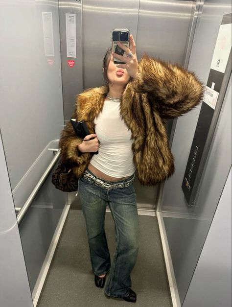 Outfits With Fur Coats, Russian Outfit, Fur Coat Outfits, Russian Party, Country Fall Outfits, Russian Vibe, Fur Jacket Outfit, 00s Mode, Fur Coat Outfit