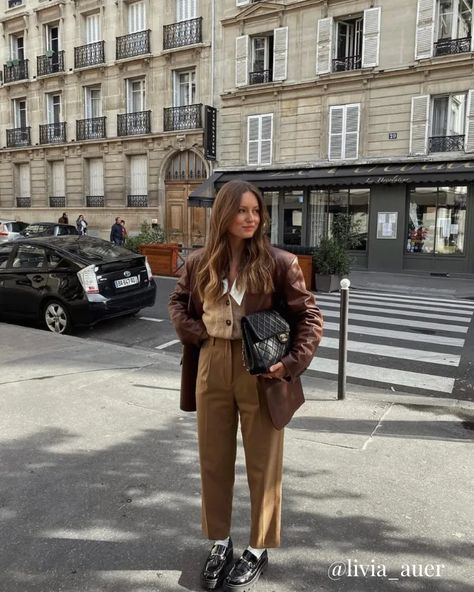 Livia Auer, Ankle Pants Outfit, Comfy Summer Outfits, Fall Colours, Leather Jacket Outfits, Brown Outfit, Classy Casual Outfits, Blush Dresses, Work Looks