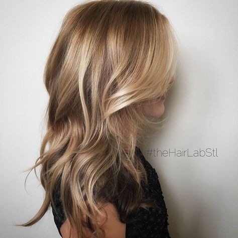 Soft blonde highlights #theHairLabStl Champagne Blonde Balayage, Tmavý Blond, Blond Balayage, Champagne Blonde, Ash Brown, Brown Blonde Hair, Long Blonde, Hair Color And Cut, Hair Color Balayage