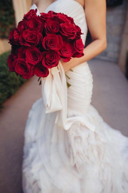 Gillian Ressler and Matthew Aquino's Classic Country Club Wedding by XO Events & Design Wedding Theme Decorations, Red Rose Bridal Bouquet, Red Rose Bouquet Wedding, Rose Bouquet Wedding, Burgundy Wedding Theme, Color Wedding Theme, Red And White Weddings, Red Wedding Theme, Red Bouquet Wedding