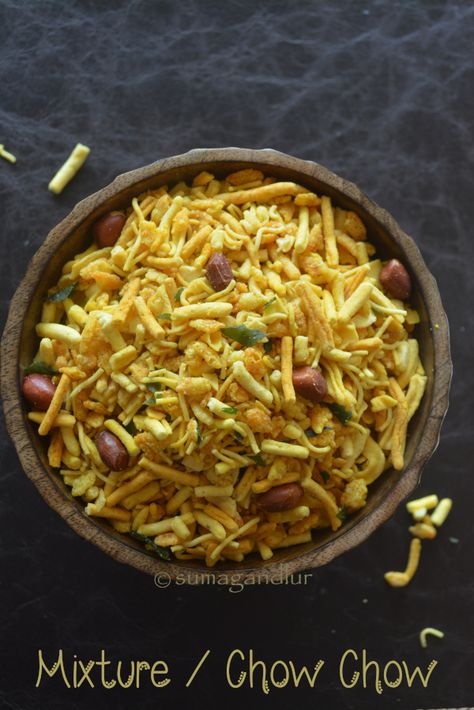 Veggie Platter: South Indian Mixture / Chow Chow Spicy Chow Chow Recipe, Indian Dry Snacks Photography, Chow Chow Recipe Indian, Gujrati Snack Recipes, South Indian Snacks Recipes, South Indian Snacks Tea Time, South Indian Snacks, Gujarati Snacks, Diwali Recipes