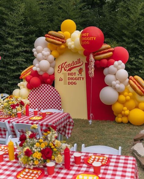 Annie Harutoonian on Instagram: "Any hot dog lovers out there, how fun is this party theme 🌭❤️ by @bashify.co #theeventcollectivex" Bbq Theme Party, Pizza Party Themes, Hamburger Party, Mcdonalds Birthday Party, Hot Dog Party, Bbq Theme, Kids Party Inspiration, Carnival Birthday Party Theme, Dog Themed Parties