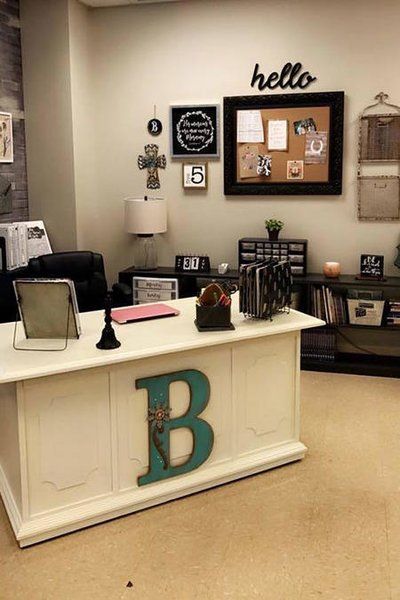 Southern Charm Decor, School Office Decor, Principals Office, Diy Classroom Decorations, Classroom Makeover, Teacher Desk, High School Classroom, Classroom Gifts, Diy Classroom