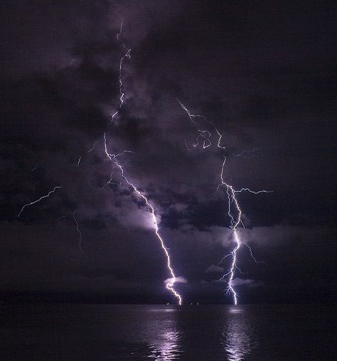 Lightning on the Columbia River by phatman (Ian Boggs), via Flickr This photo was taken on August 16, 2007 in Astoria, Oregon, US Lightning Safety, Pictures Of Lightning, Lightning Photography, Long Exposure Photos, Dark Nature, Night Sky Photography, Rain Storm, Thunder And Lightning, Lightning Storm