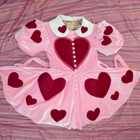 Pink Lovecore Outfit, Red Kawaii Outfits, Love Core Fashion, Cupidcore Outfits, Heartcore Outfit, Heart Themed Outfit, Lovecore Clown, Cupid Aesthetic Outfit, Lovecore Dress