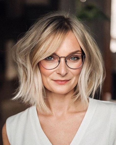 Over 40 Side-Swept Bangs with Glasses Style Side Bangs, Bangs With Glasses, Chic Bob Haircut, Haircut Ideas With Bangs, Cute Side Bangs, Layered Side Bangs, Wispy Side Bangs, Short Side Bangs, Bangs And Glasses